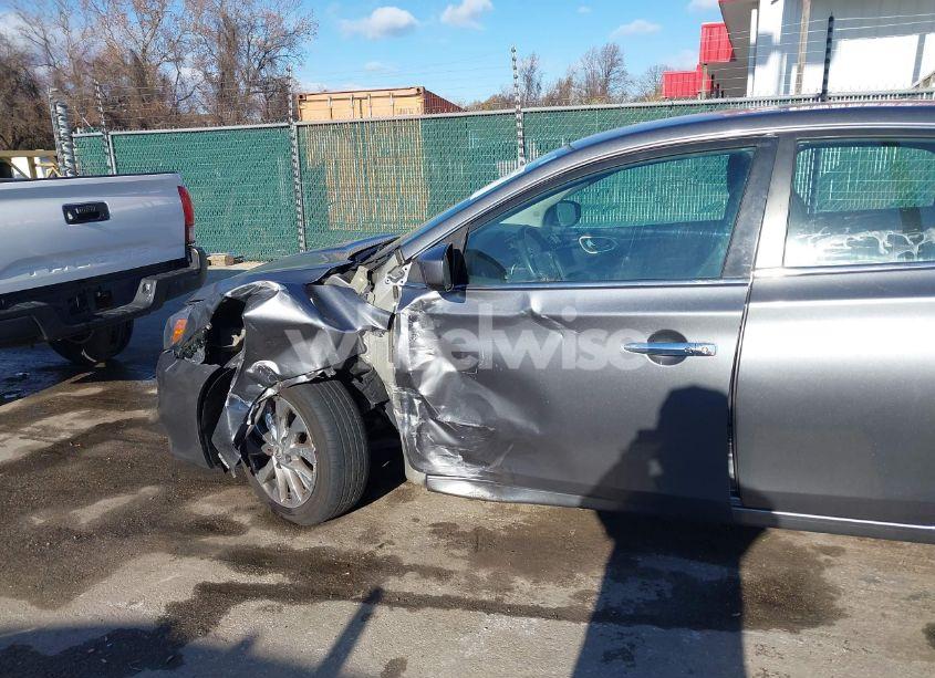 Photo 6 of 2019 Nissan Sentra SV (VIN 3N1AB7AP1KY430926)