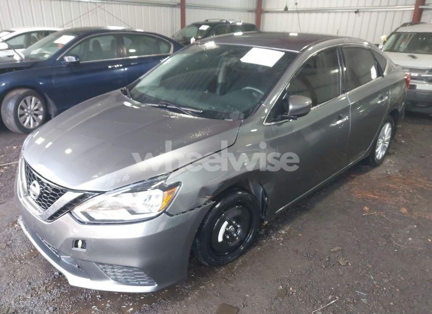 Photo 2 of 2019 Nissan Sentra SV (VIN 3N1AB7AP1KY435575)