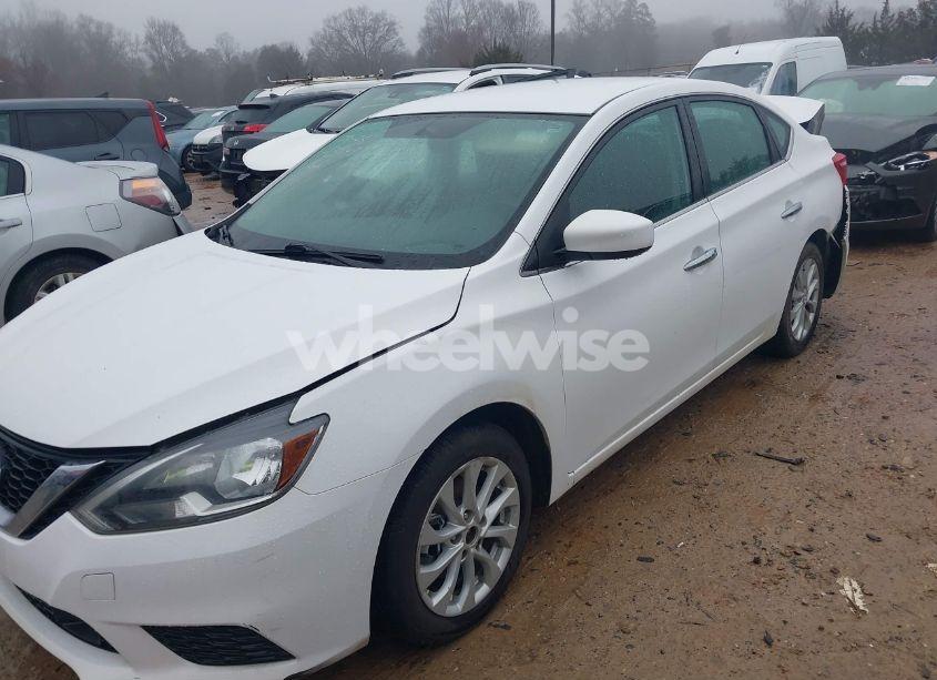 Photo 2 of 2019 Nissan Sentra SV (VIN 3N1AB7AP1KY435981)