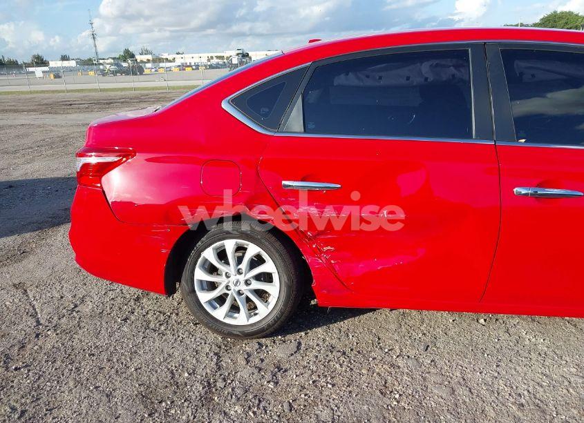 Photo 6 of 2018 Nissan Sentra SV (VIN 3N1AB7AP2JL618852)