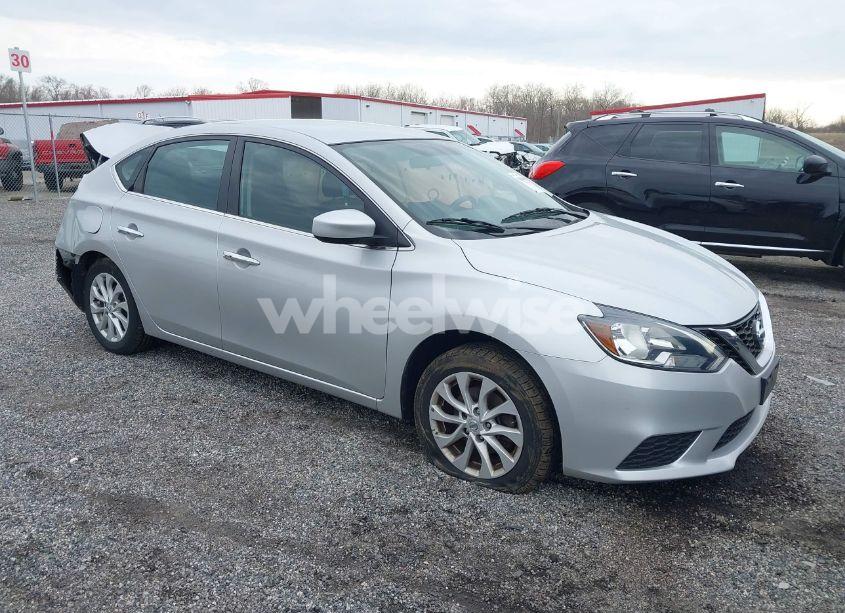 2018 Nissan Sentra SV (VIN 3N1AB7AP2JL624330) main photo
