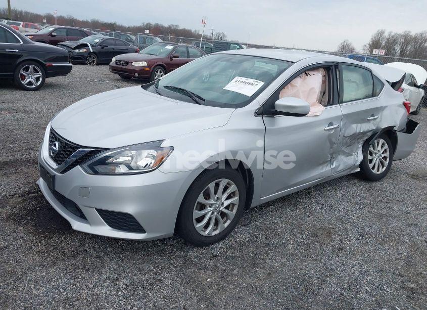 Photo 2 of 2018 Nissan Sentra SV (VIN 3N1AB7AP2JL624330)