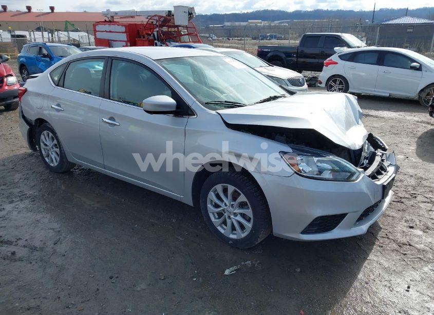 2018 Nissan Sentra SV (VIN 3N1AB7AP2JL632640) main photo