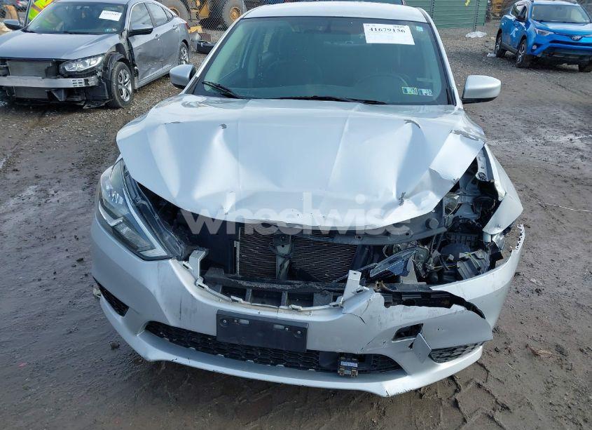 Photo 6 of 2018 Nissan Sentra SV (VIN 3N1AB7AP2JL632640)