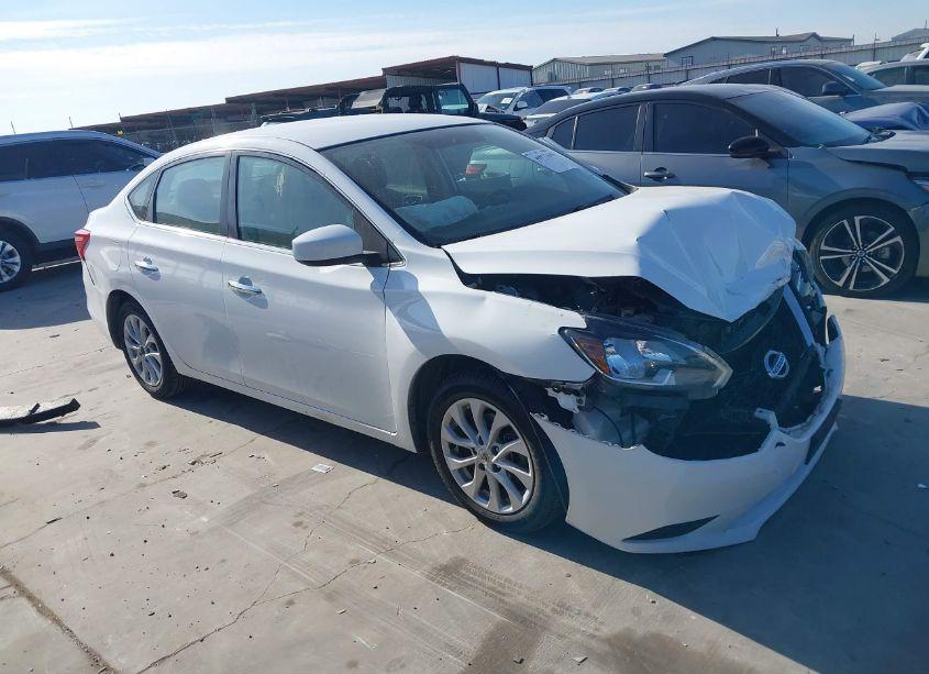 2018 Nissan Sentra SV (VIN 3N1AB7AP2JL657084) main photo