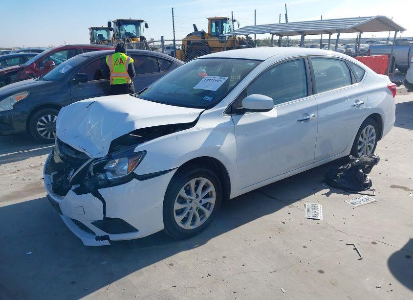 Photo 2 of 2018 Nissan Sentra SV (VIN 3N1AB7AP2JL657084)
