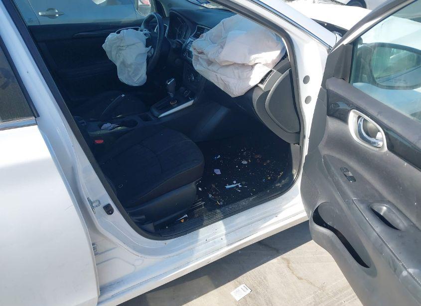 Photo 5 of 2018 Nissan Sentra SV (VIN 3N1AB7AP2JL657084)