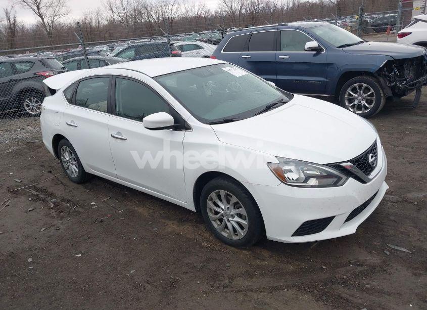 2018 Nissan Sentra SV (VIN 3N1AB7AP2JY225405) main photo