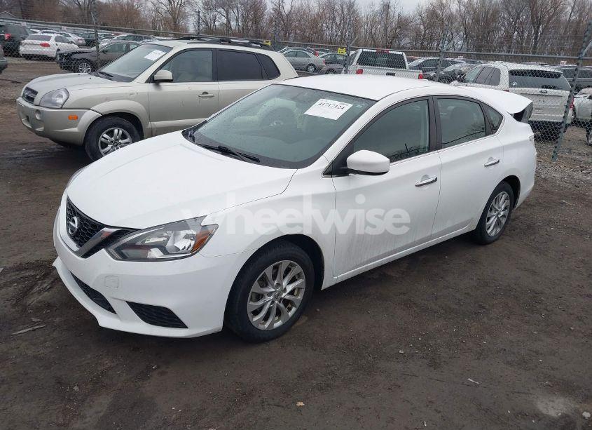 Photo 2 of 2018 Nissan Sentra SV (VIN 3N1AB7AP2JY225405)