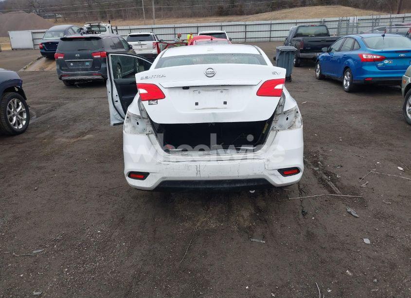 Photo 6 of 2018 Nissan Sentra SV (VIN 3N1AB7AP2JY225405)