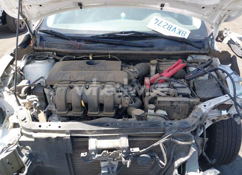 Photo 10 of 2018 Nissan Sentra SV (VIN 3N1AB7AP2JY241913)