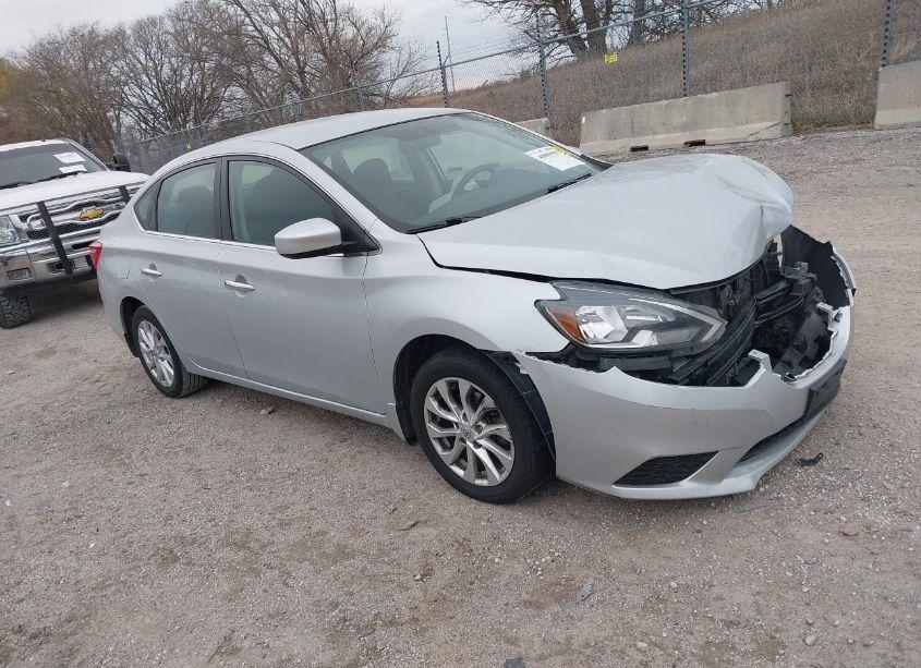 2018 Nissan Sentra SV (VIN 3N1AB7AP2JY260865) main photo