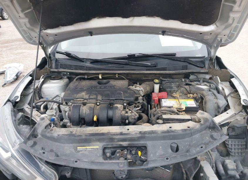 Photo 10 of 2018 Nissan Sentra SV (VIN 3N1AB7AP2JY260865)