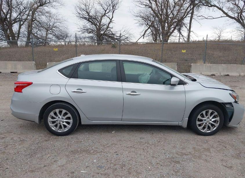 Photo 14 of 2018 Nissan Sentra SV (VIN 3N1AB7AP2JY260865)