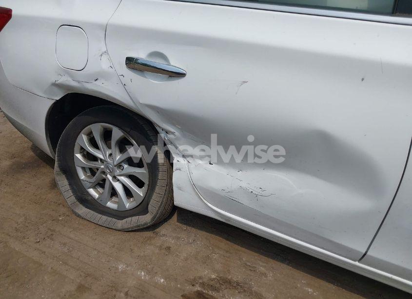 Photo 6 of 2018 Nissan Sentra SV (VIN 3N1AB7AP2JY265418)