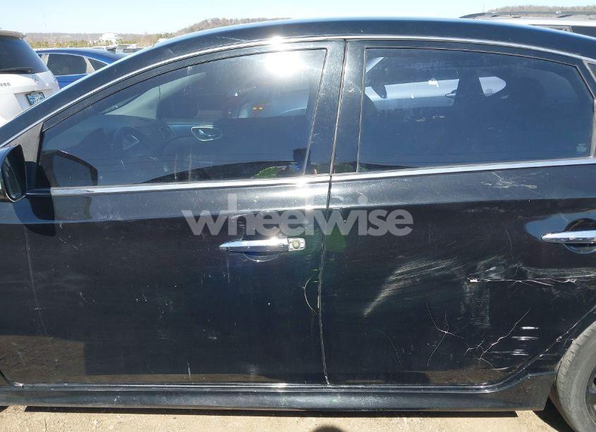 Photo 15 of 2018 Nissan Sentra SR (VIN 3N1AB7AP2JY275642)
