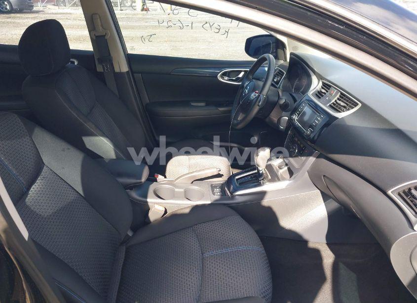 Photo 5 of 2018 Nissan Sentra SR (VIN 3N1AB7AP2JY287810)