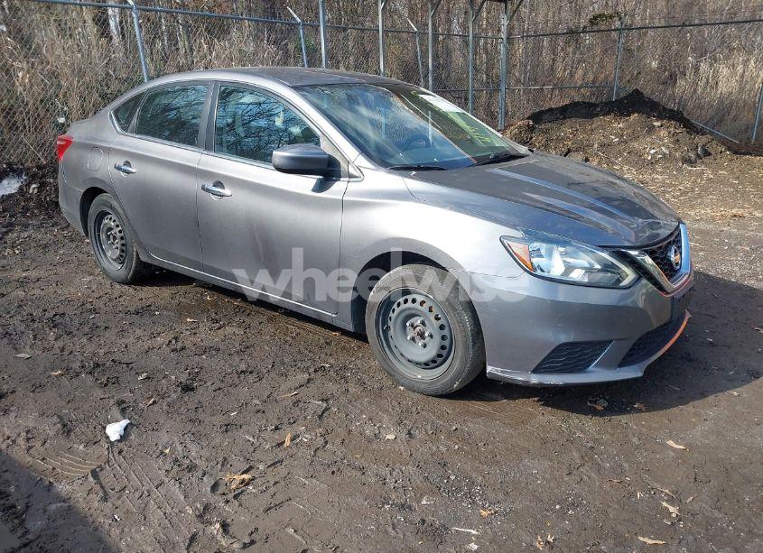 2018 Nissan Sentra S (VIN 3N1AB7AP2JY332132) main photo