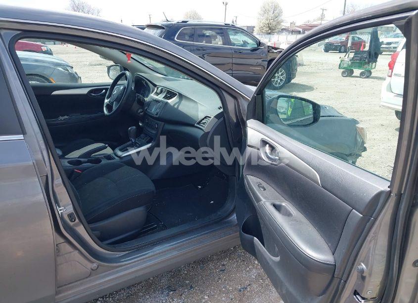 Photo 5 of 2018 Nissan Sentra S (VIN 3N1AB7AP2JY334995)