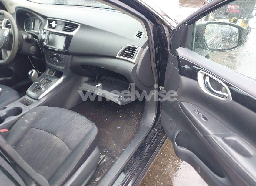 Photo 5 of 2019 Nissan Sentra SV (VIN 3N1AB7AP2KL602281)