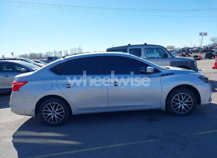 Photo 13 of 2019 Nissan Sentra SV (VIN 3N1AB7AP2KL603186)
