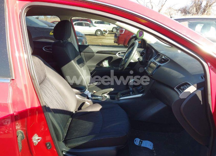 Photo 5 of 2019 Nissan Sentra SV (VIN 3N1AB7AP2KL610185)