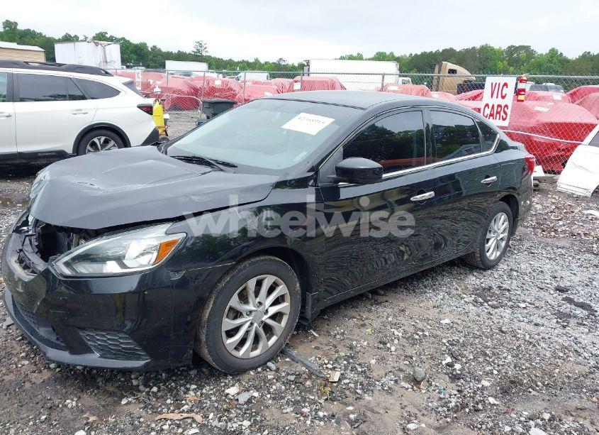 Photo 2 of 2019 Nissan Sentra SV (VIN 3N1AB7AP2KL611613)