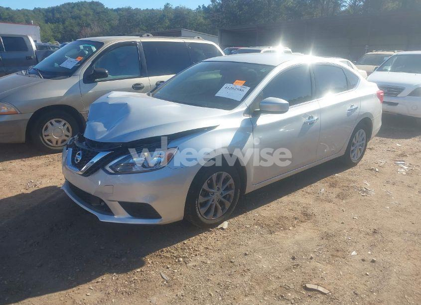 Photo 2 of 2019 Nissan Sentra SV (VIN 3N1AB7AP2KL615869)