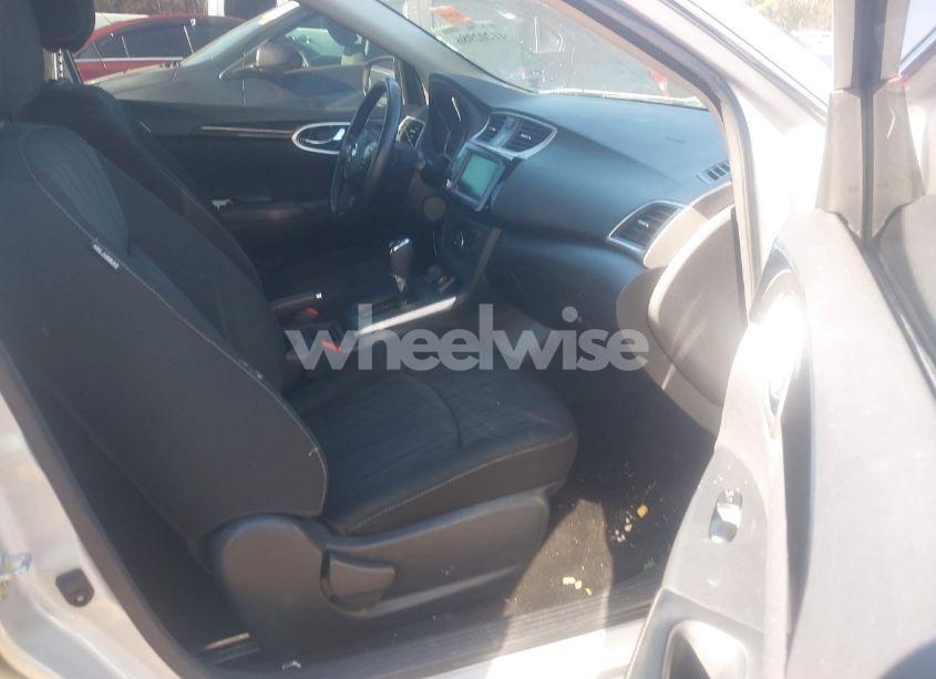 Photo 5 of 2019 Nissan Sentra SV (VIN 3N1AB7AP2KL615869)