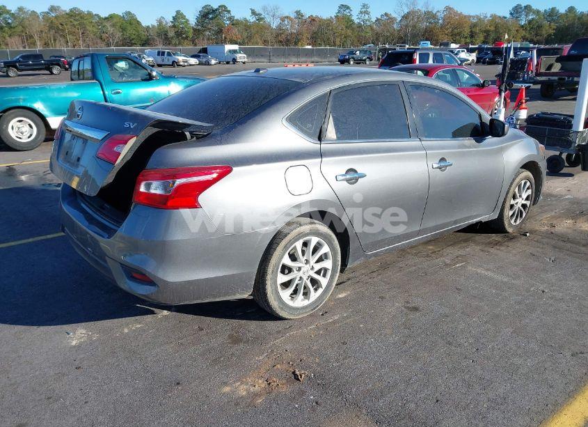 Photo 4 of 2019 Nissan Sentra SV (VIN 3N1AB7AP2KL626290)