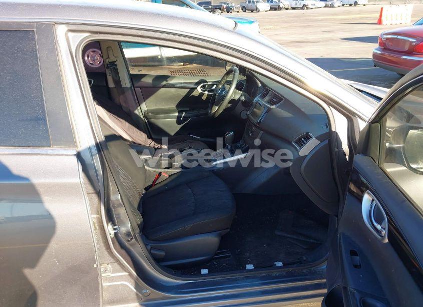 Photo 5 of 2019 Nissan Sentra SV (VIN 3N1AB7AP2KL626290)