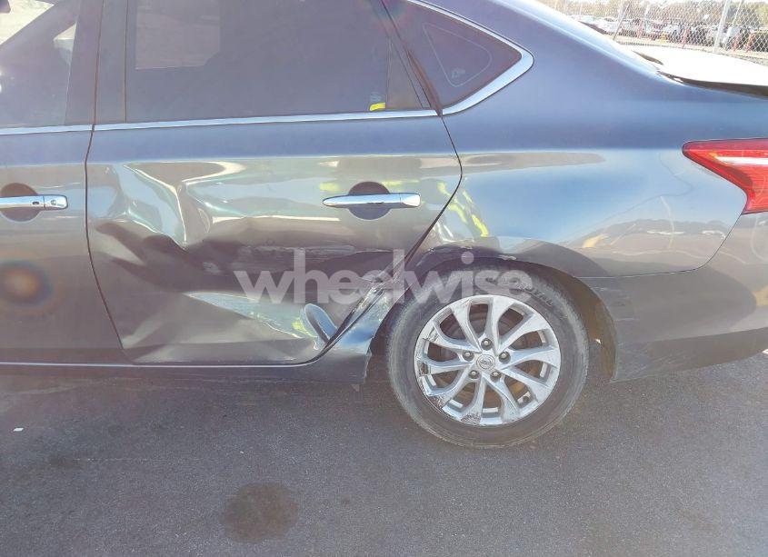 Photo 6 of 2019 Nissan Sentra SV (VIN 3N1AB7AP2KL626290)