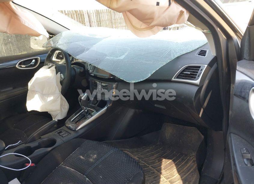 Photo 5 of 2019 Nissan Sentra SR (VIN 3N1AB7AP2KY215569)