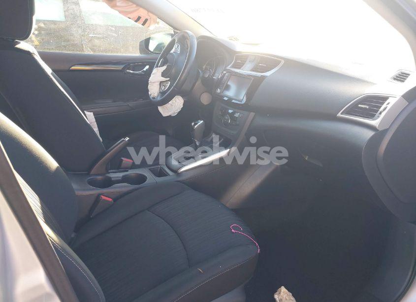 Photo 5 of 2019 Nissan Sentra SV (VIN 3N1AB7AP2KY224417)