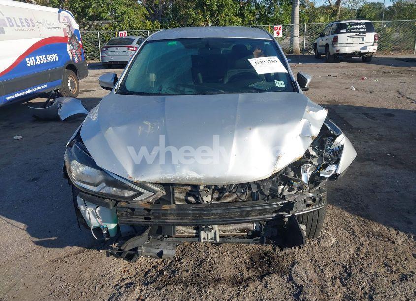 Photo 6 of 2019 Nissan Sentra SV (VIN 3N1AB7AP2KY224417)