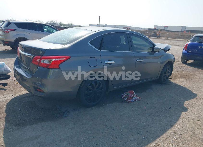 Photo 4 of 2019 Nissan Sentra S (VIN 3N1AB7AP2KY240651)