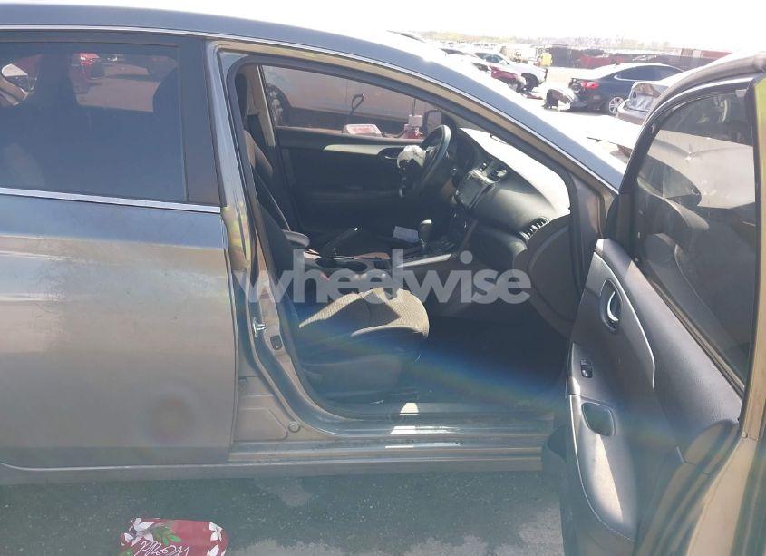 Photo 5 of 2019 Nissan Sentra S (VIN 3N1AB7AP2KY240651)