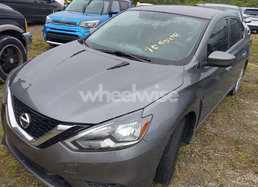 Photo 2 of 2019 Nissan Sentra SV (VIN 3N1AB7AP2KY286092)