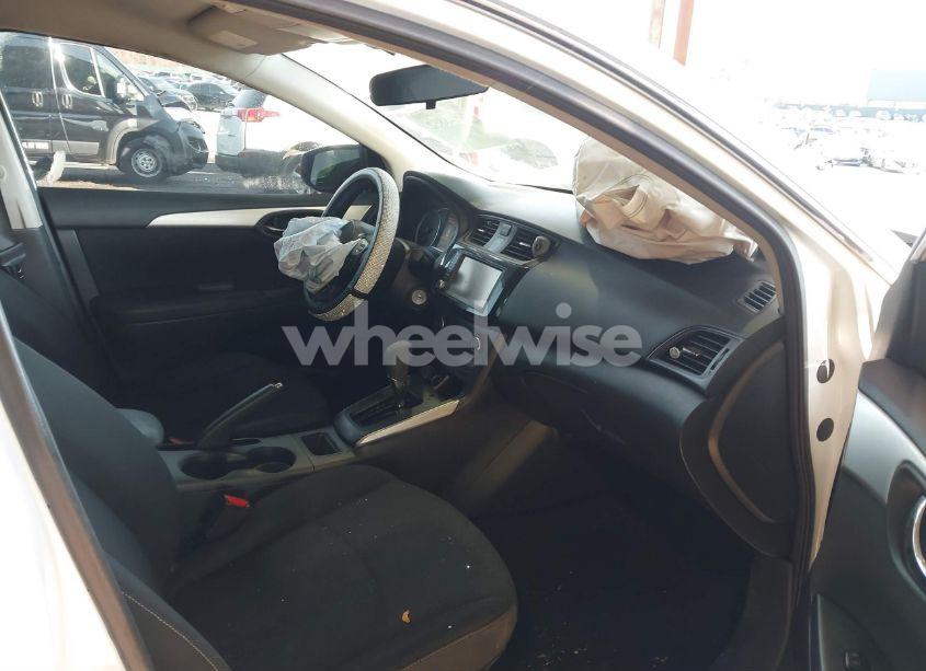 Photo 5 of 2019 Nissan Sentra S (VIN 3N1AB7AP2KY289364)