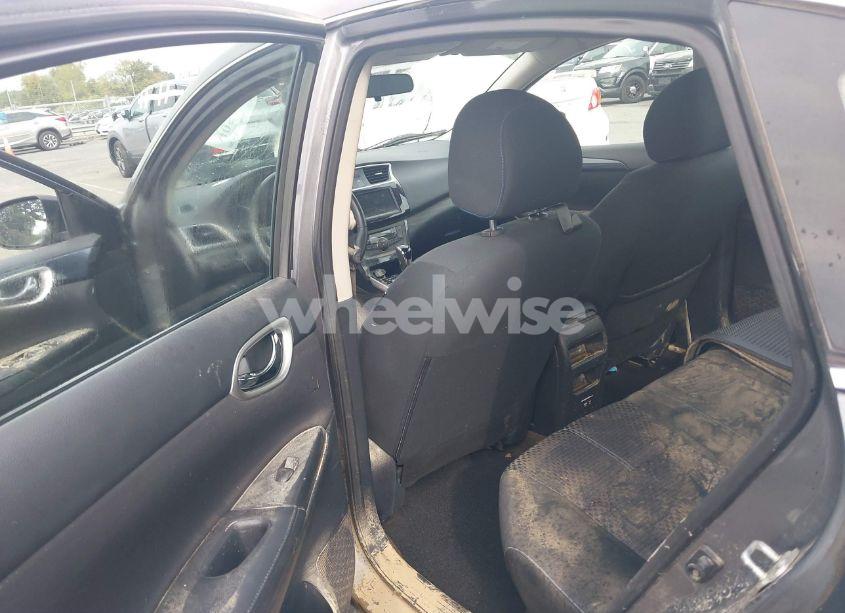 Photo 8 of 2019 Nissan Sentra SR (VIN 3N1AB7AP2KY316241)