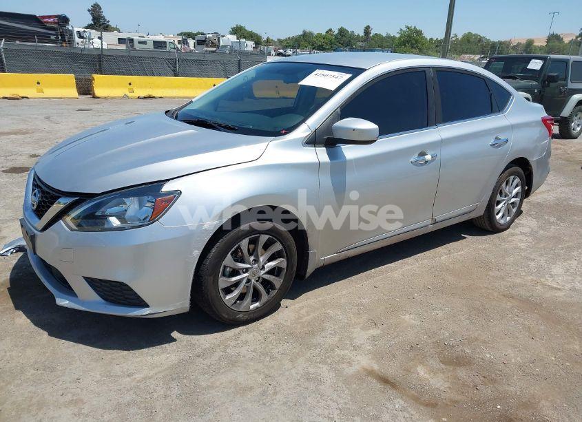 Photo 2 of 2019 Nissan Sentra SV (VIN 3N1AB7AP2KY331323)