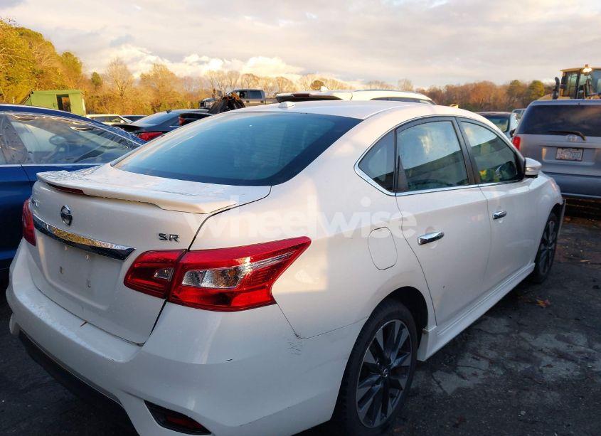 Photo 4 of 2019 Nissan Sentra SR (VIN 3N1AB7AP2KY331760)