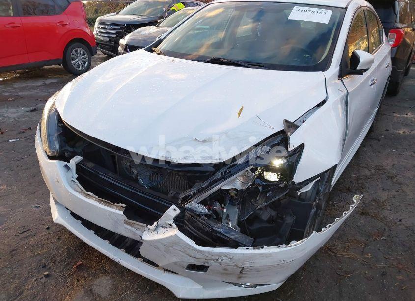 Photo 6 of 2019 Nissan Sentra SR (VIN 3N1AB7AP2KY331760)