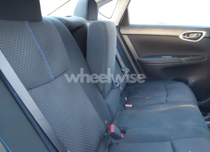 Photo 8 of 2019 Nissan Sentra SR (VIN 3N1AB7AP2KY331760)