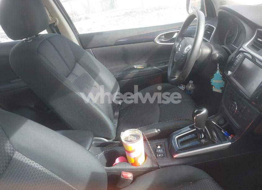 Photo 5 of 2019 Nissan Sentra SR (VIN 3N1AB7AP2KY340006)