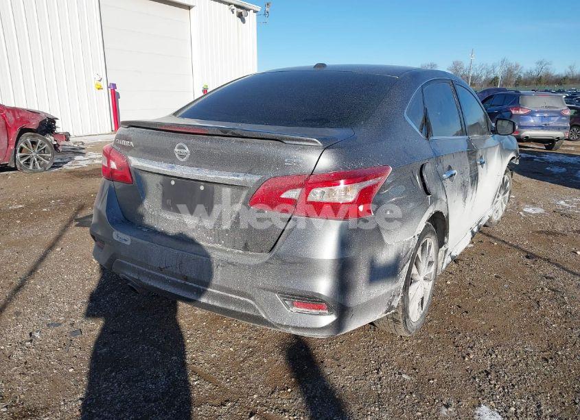 Photo 4 of 2019 Nissan Sentra SR (VIN 3N1AB7AP2KY345299)