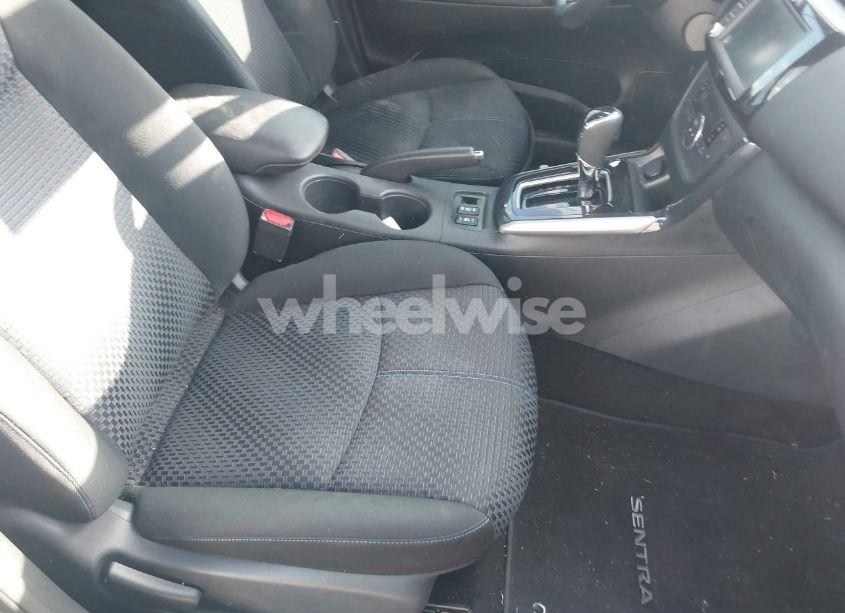 Photo 5 of 2019 Nissan Sentra SR (VIN 3N1AB7AP2KY346274)