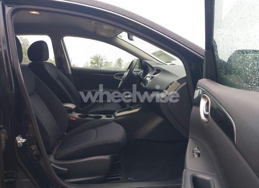 Photo 5 of 2019 Nissan Sentra SV (VIN 3N1AB7AP2KY361695)