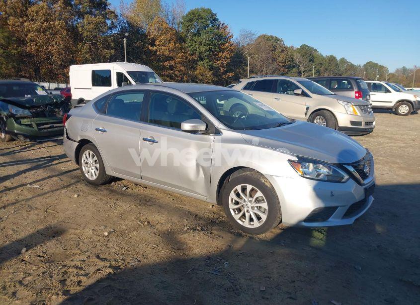 2019 Nissan Sentra SV (VIN 3N1AB7AP2KY408479) main photo