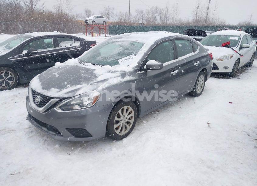 Photo 2 of 2019 Nissan Sentra SV (VIN 3N1AB7AP2KY447752)
